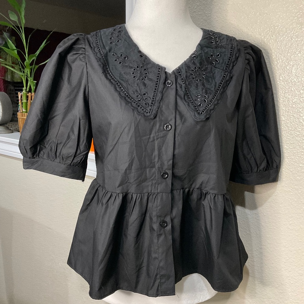 Eyelet tops